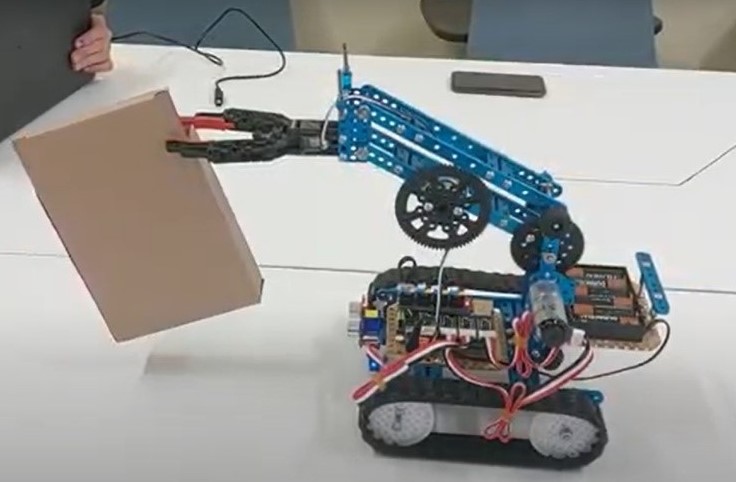 Robotic Arm Tank